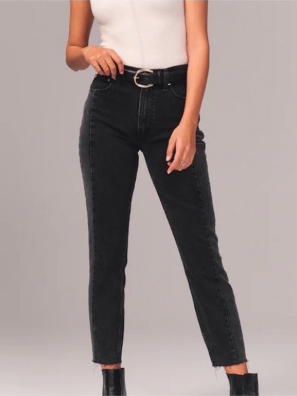 Abercrombie & Fitch Curve Love High-Rise Mom Jeans in Washed Black - Picture 2 of 12